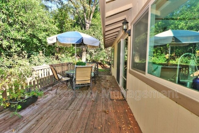 Building Photo - 6913 Navarro Ct
