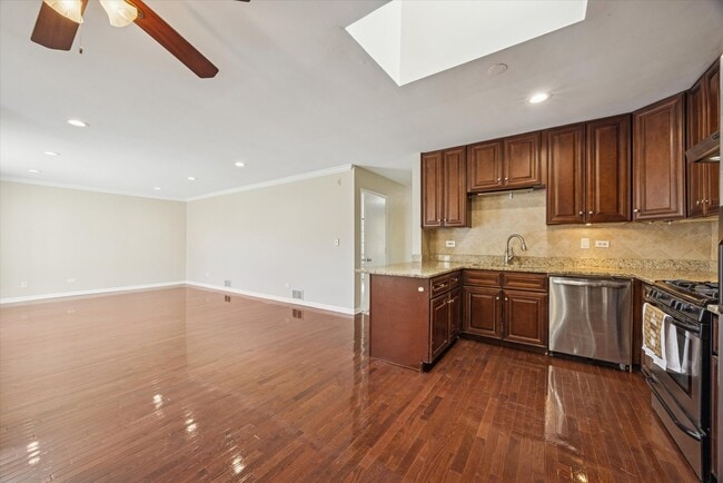 Building Photo - 9S525 Allison Ct