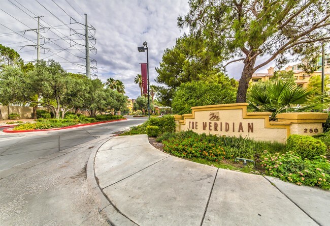 Building Photo - 260 E Flamingo Rd