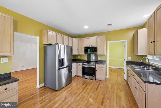 Building Photo - 5910 Great Star Dr
