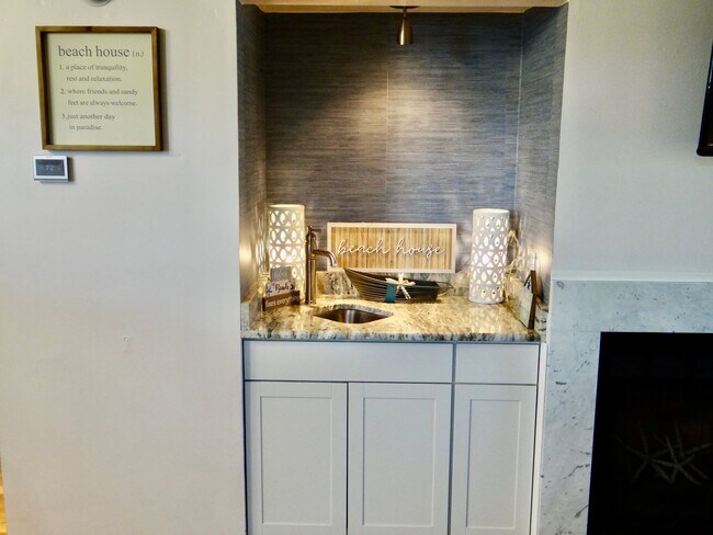 Building Photo - Furnished All-Inclusive 4bed/3bath condo a...