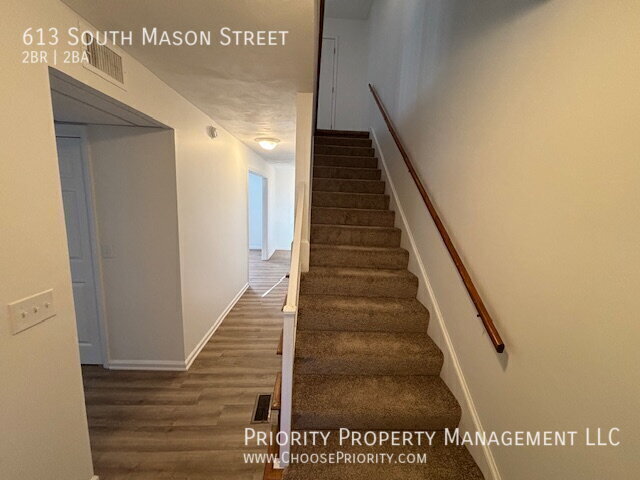 Building Photo - 613 S Mason St