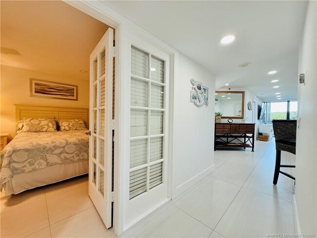 Building Photo - 8800 S Ocean Dr