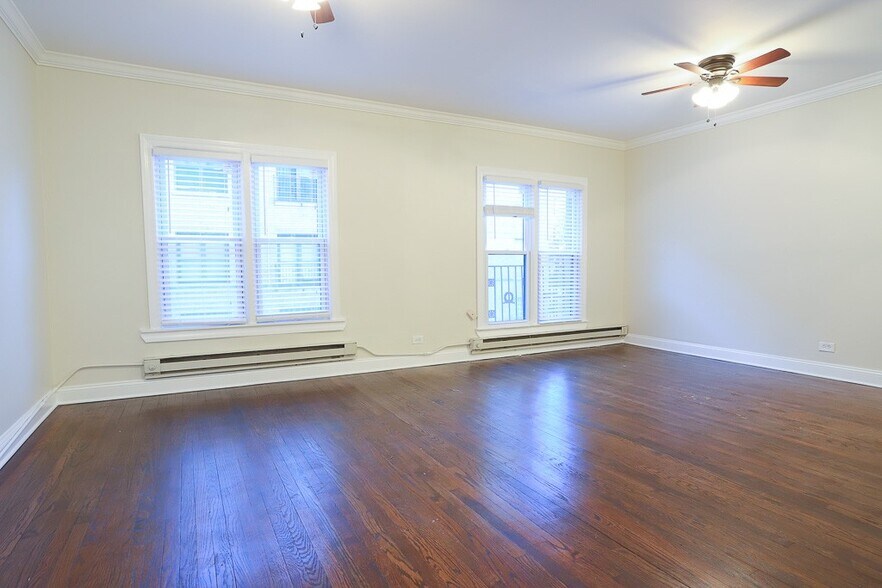 Building Photo - 709 W Roscoe St