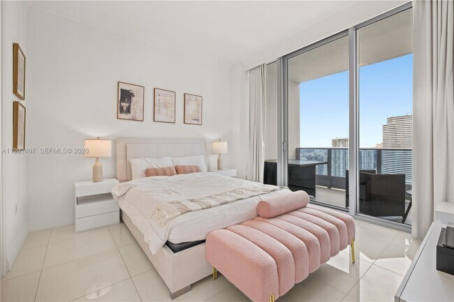 Building Photo - 200 Biscayne Blvd Way