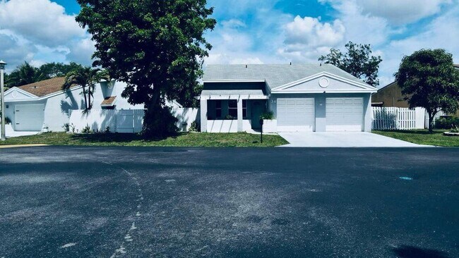 Primary Photo - 34 Paxford Ln