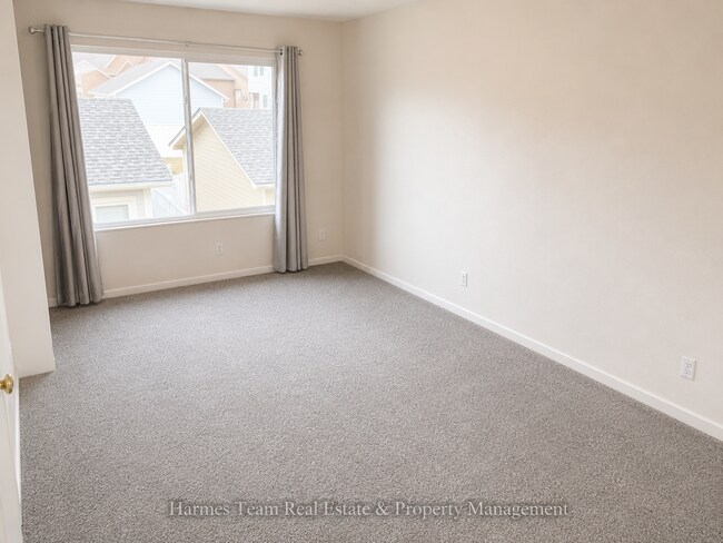 Building Photo - 3 Bed | 2.5 Bath Townhome In School District #2