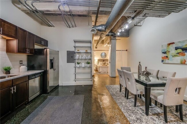 Building Photo - 659 Auburn Ave NE