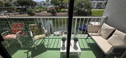 Building Photo - 1650 NE 115th St