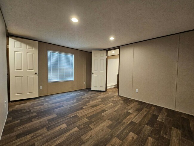 Building Photo - 1074 Myakka Dr