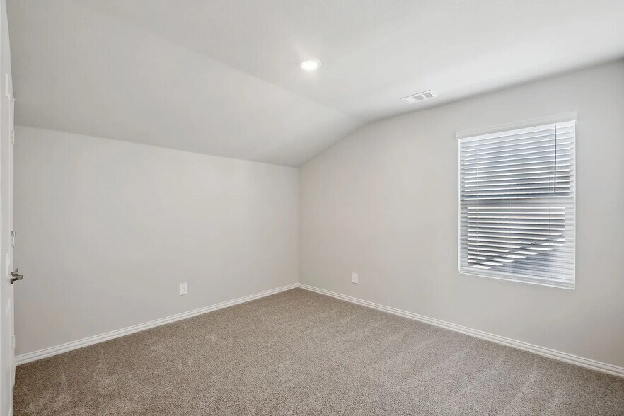 Building Photo - 3914 Walmer Wy