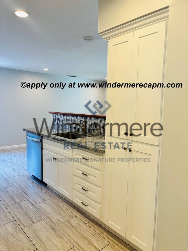 Building Photo - Beautiful 3BD/ 2BA Arden Arcade Home with Spacious Yard In Highly Desirable Location!