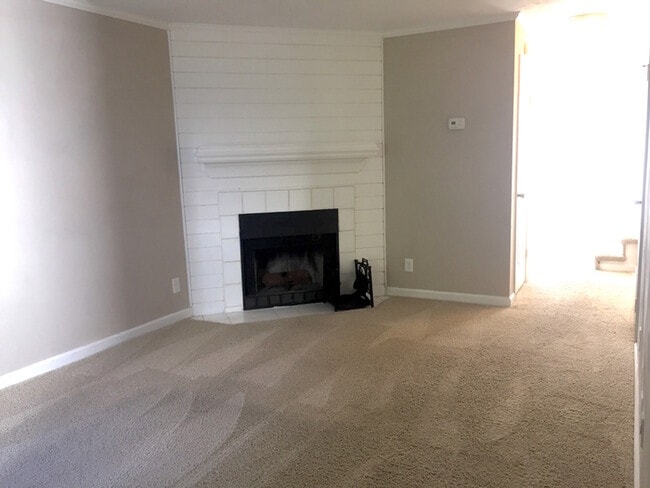 Building Photo - 929 Green St