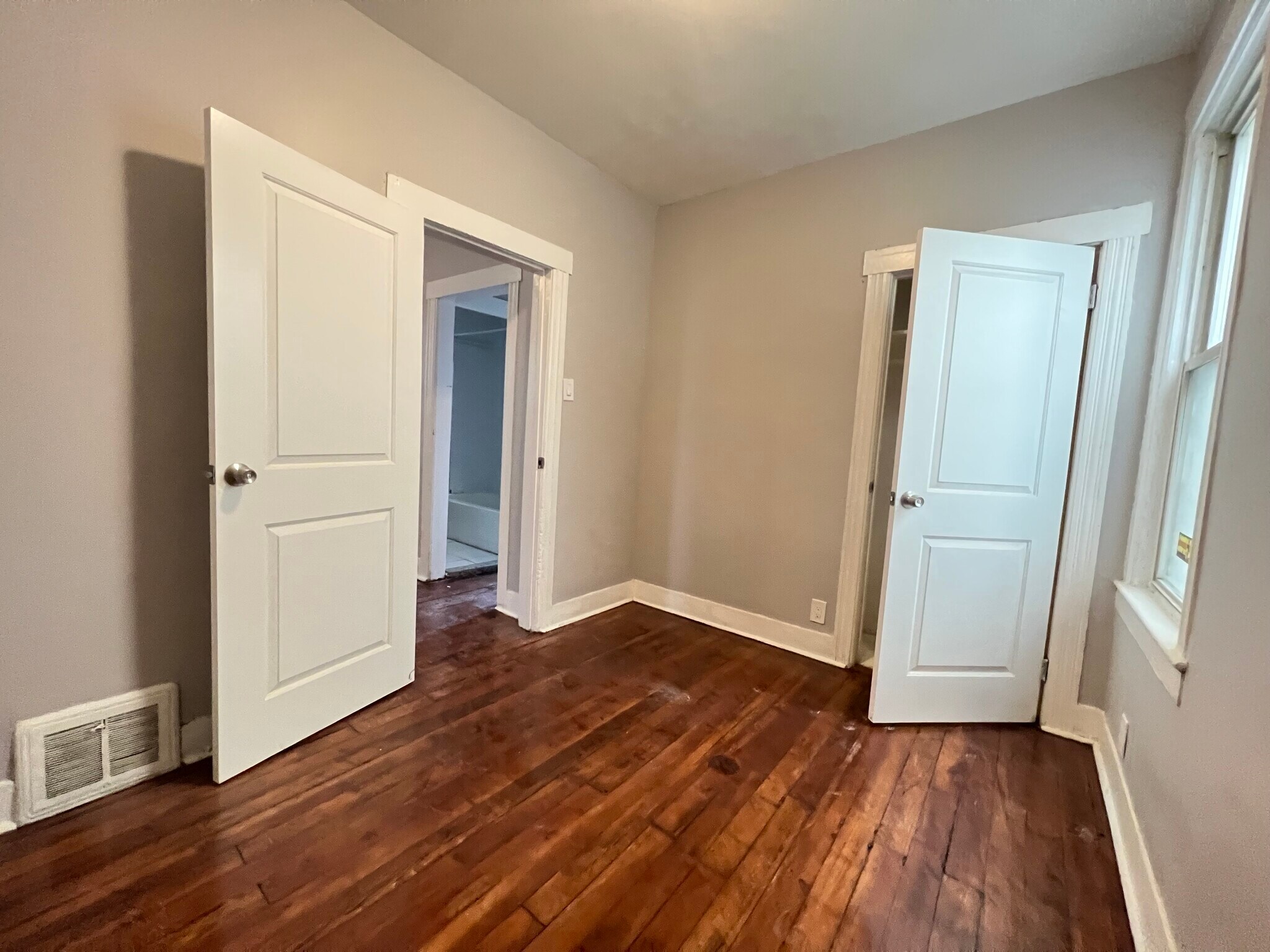 Building Photo - 27 Sheffield St