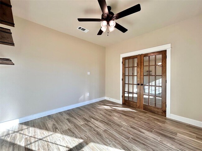 Building Photo - 112 Savage Cir