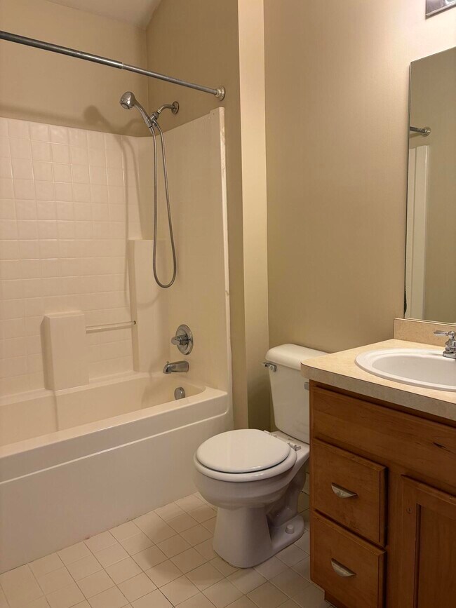 Building Photo - 534 Constitution St