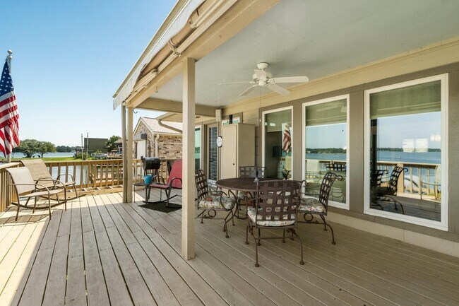 Building Photo - 112 Cove Point