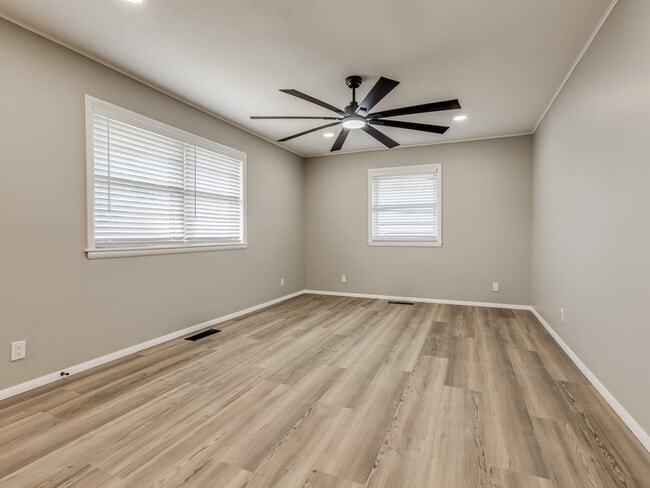 Building Photo - 4967 Princeton Dr
