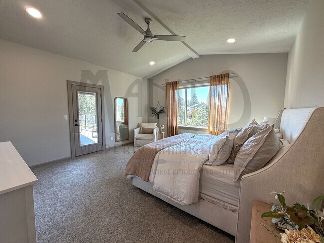 Building Photo - Spacious Eagle Ridge Home