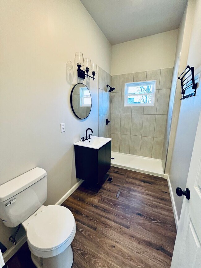 Building Photo - Modern 2BR/2BA with Bonus Room in Germanto...