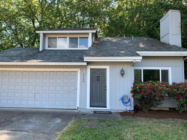 Building Photo - Large Four Bedroom House in Newberg