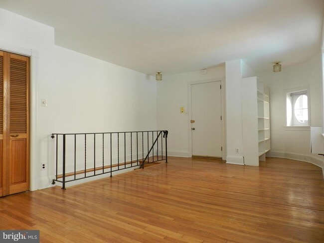 Building Photo - 1008-20 Spruce St