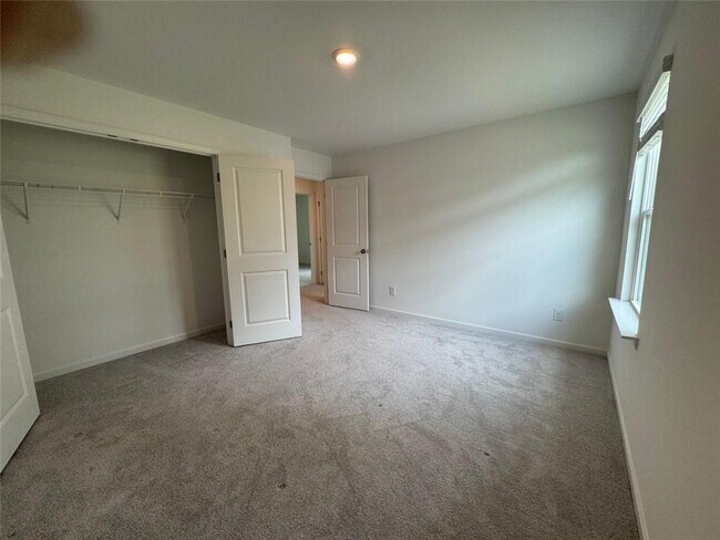 Building Photo - 204 Peregrine Point
