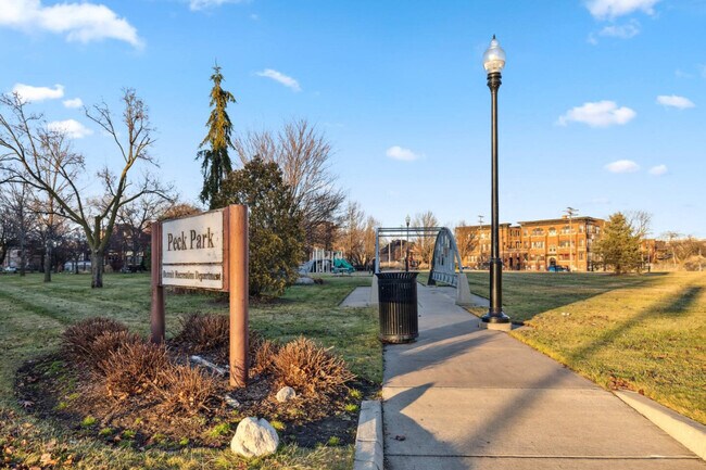 Building Photo - 457 E Kirby St