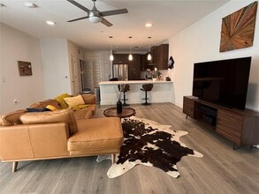 Building Photo - 2213 Poquito St