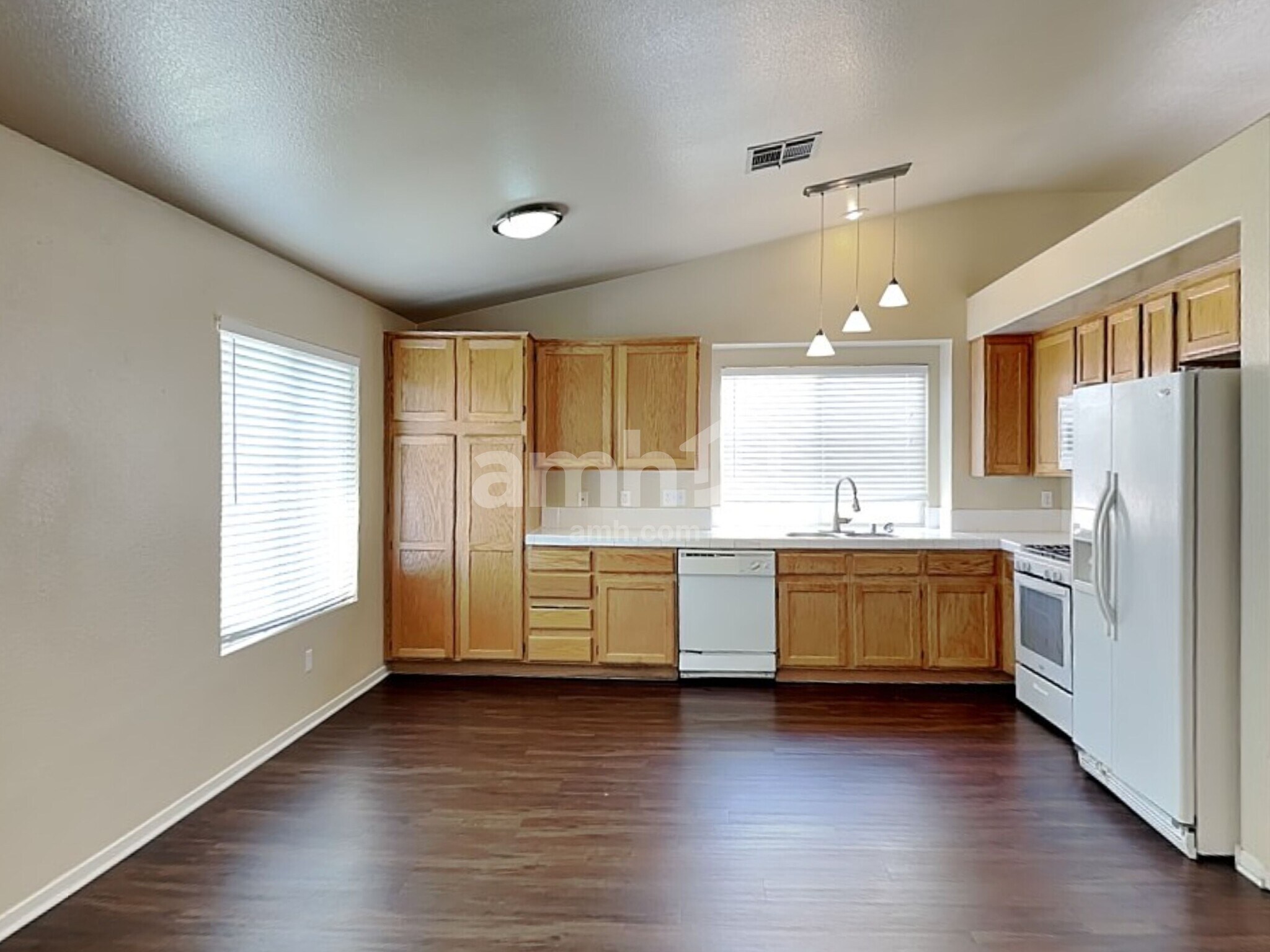 Building Photo - 710 Breezy Ridge Dr