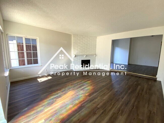 Building Photo - Charming Citrus Heights 3bd/2ba Duplex with 2 Car Garage