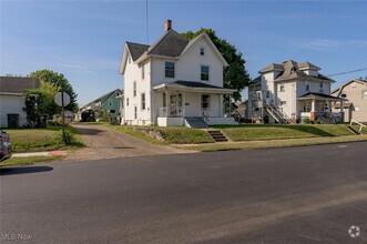 Building Photo - 2218 10th St SW