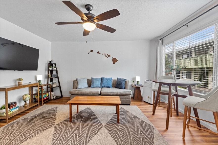 Building Photo - 485 Waianuenue Ave