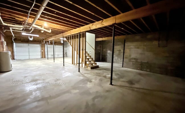 Building Photo - 181 Fox Crest Dr SW