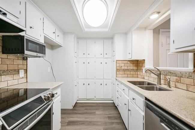 Building Photo - 433 Sunset Dr