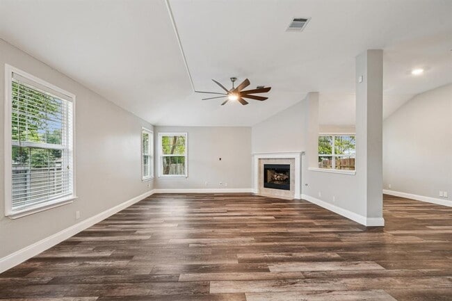 Building Photo - 16800 Bailey Jean Dr