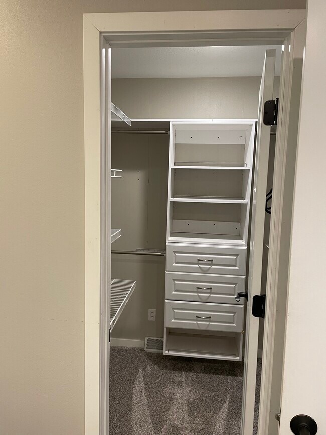 Building Photo - 4725 American Legion Rd SE