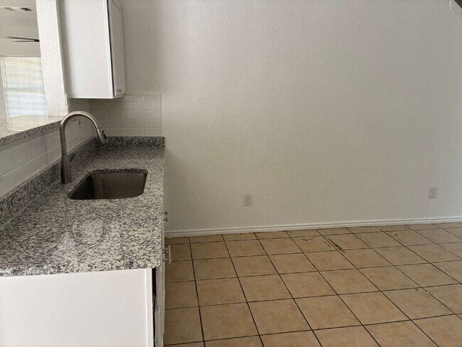 Building Photo - Four Bedroom/ Two and a Half Bed Home Near Brooks City Base