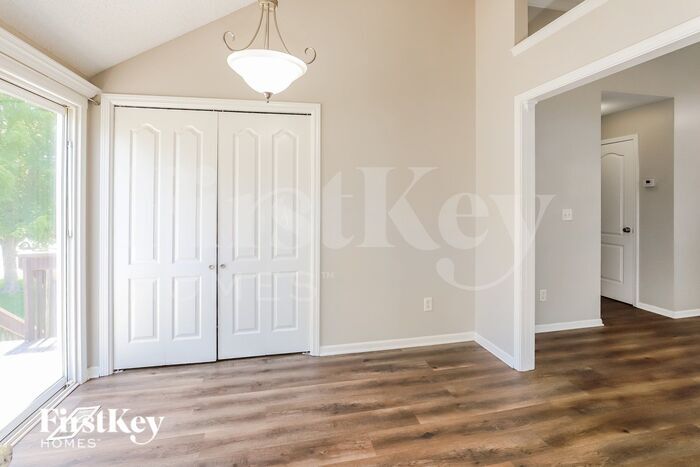 Building Photo - 11623 N Windsor Ave