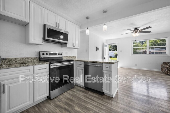 Building Photo - 107 Beazley Dr