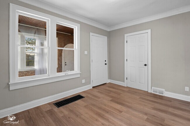 Building Photo - 7236 W 63rd Pl