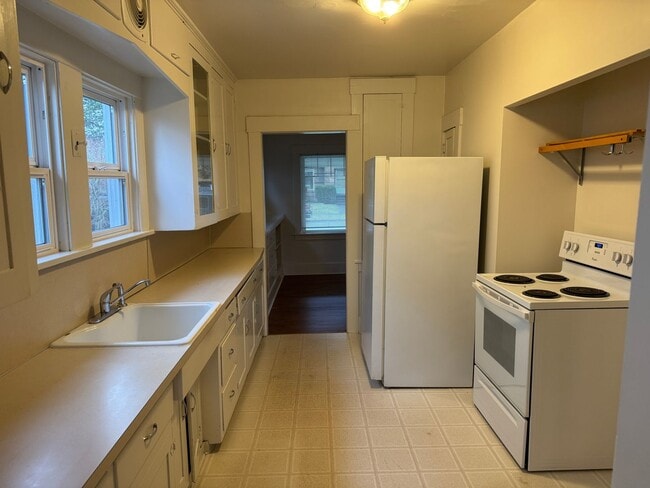 Building Photo - Charming 2 Bedroom 1 Bathroom Located in the Heart of the Beaumont-Wilshire Area!!