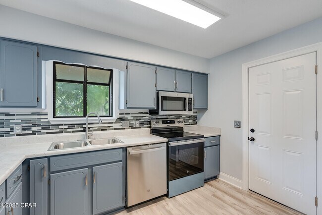 Building Photo - 1307 Calabria Rd