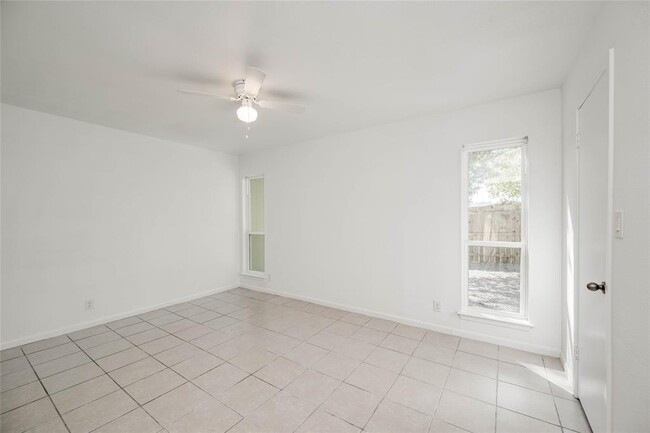 Building Photo - 3304 Dolphin Cove