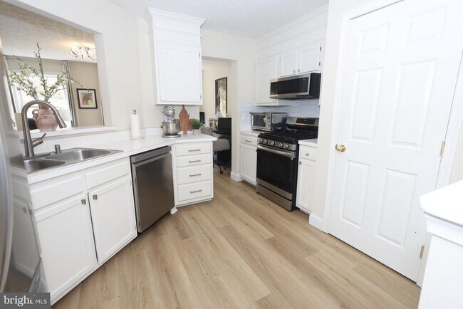 Building Photo - 1424 Falcon Nest Ct