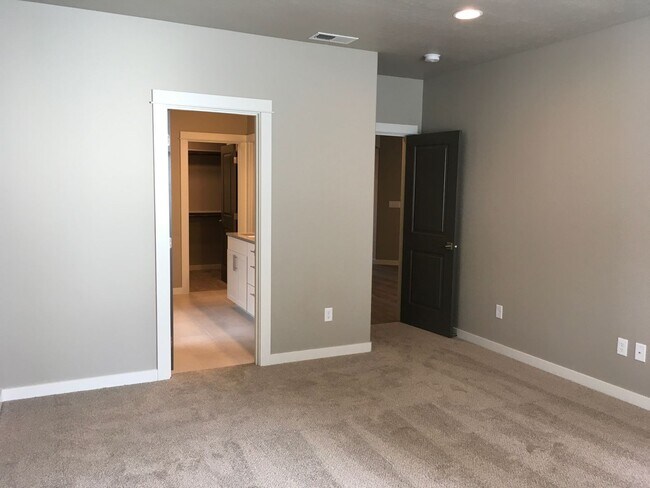 Building Photo - 61357 SE Matthew St