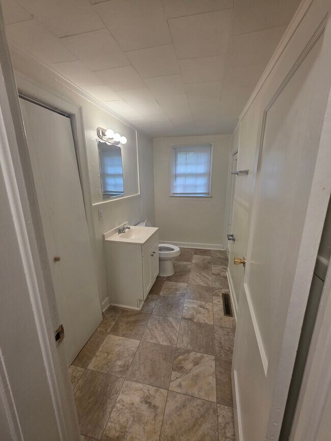 Building Photo - 3317 Emory Dr