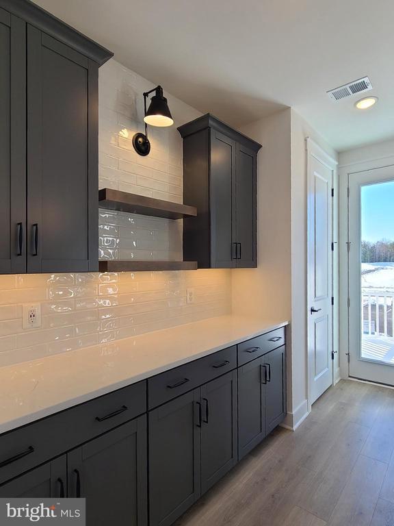 Building Photo - 5046 Bigleaf Rd