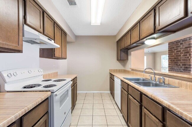 Building Photo - 8915 Beau Monde Dr