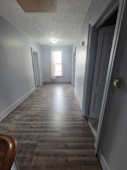 Building Photo - 332 De Soto St